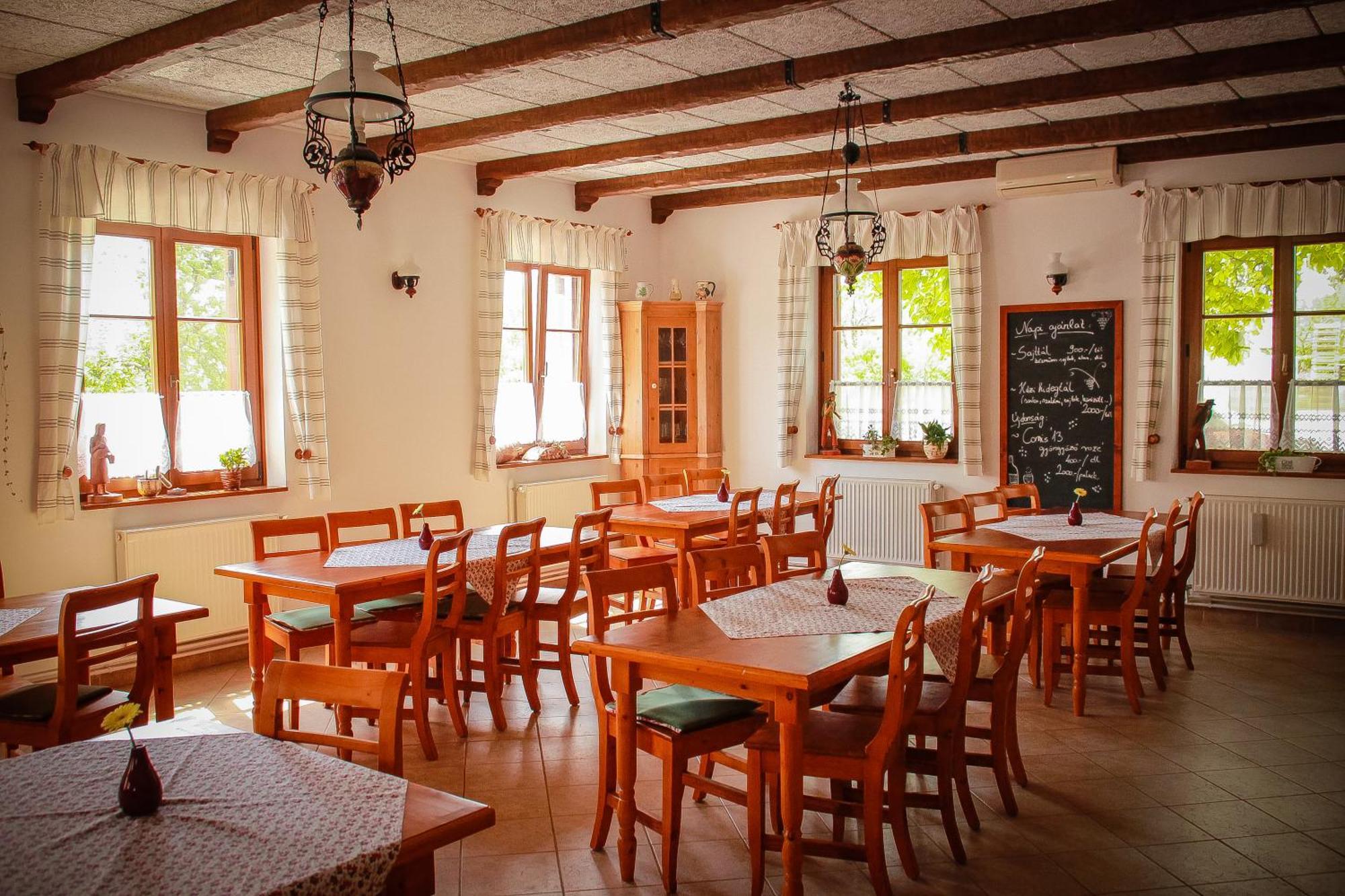 Bed and Breakfast Diofa Panzio Віллань Екстер'єр фото
