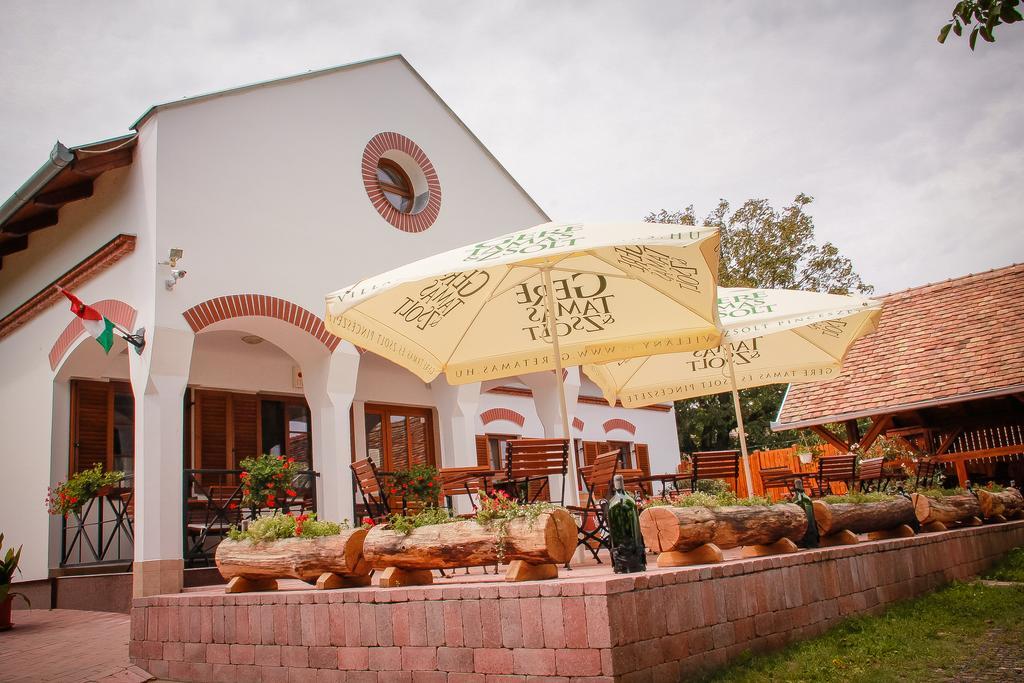 Bed and Breakfast Diofa Panzio Віллань Екстер'єр фото