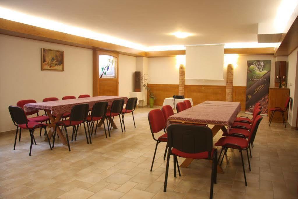 Bed and Breakfast Diofa Panzio Віллань Екстер'єр фото